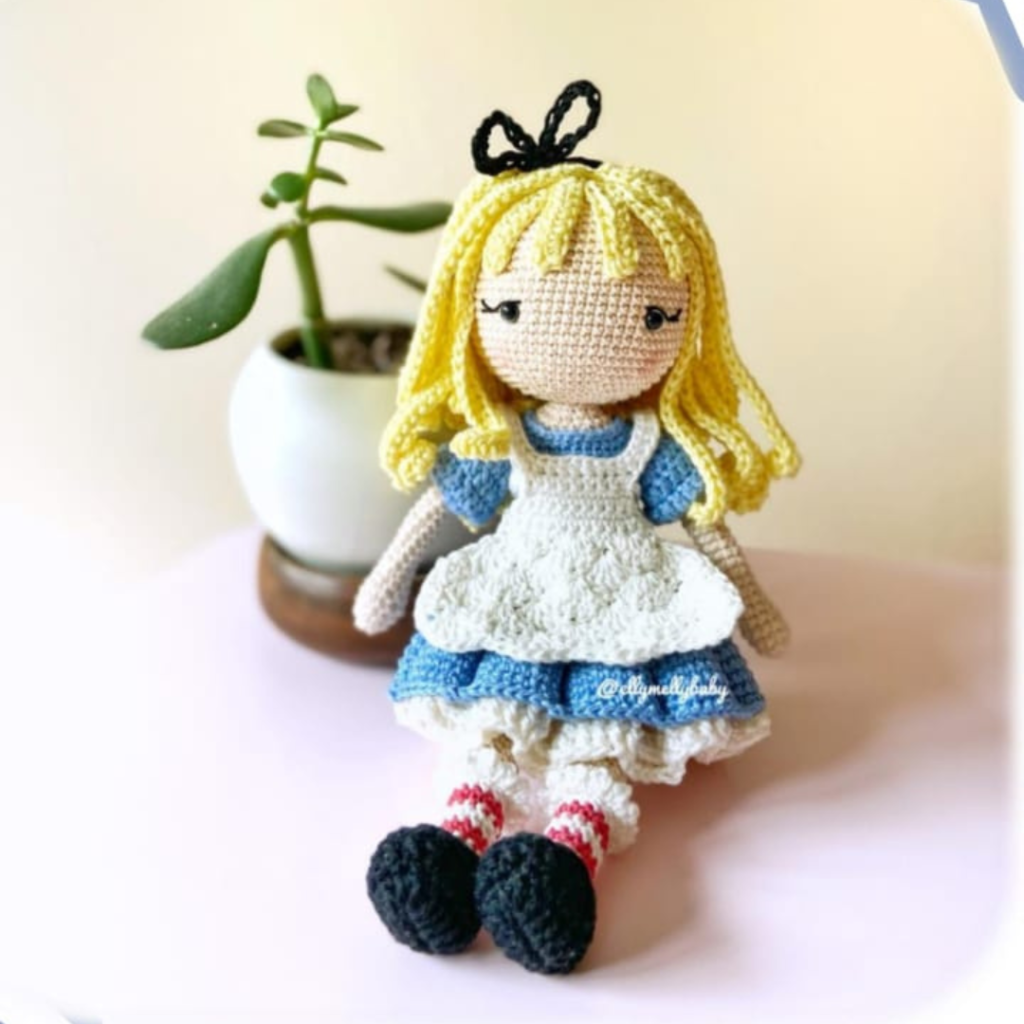 MV CURSOS - CURSO DE AMIGURUMI - BONECA